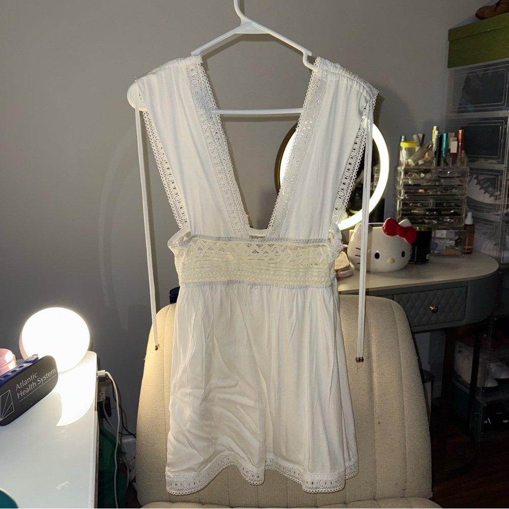 White Plunge Sleeveless Lace Dress